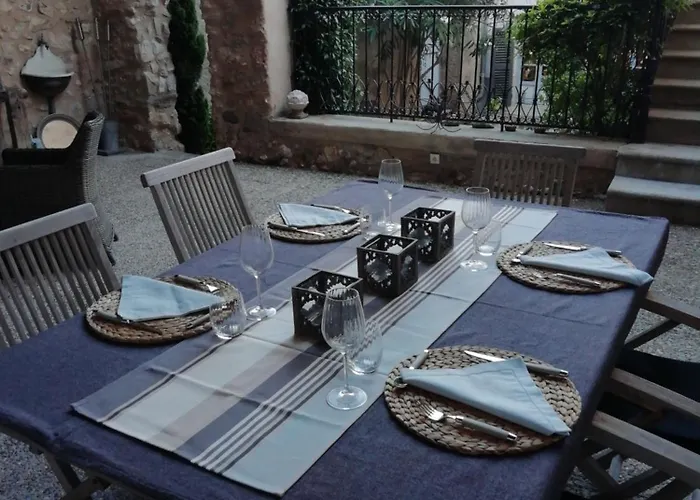 La Maison De La Fontaine לינה וארוחת בוקר *