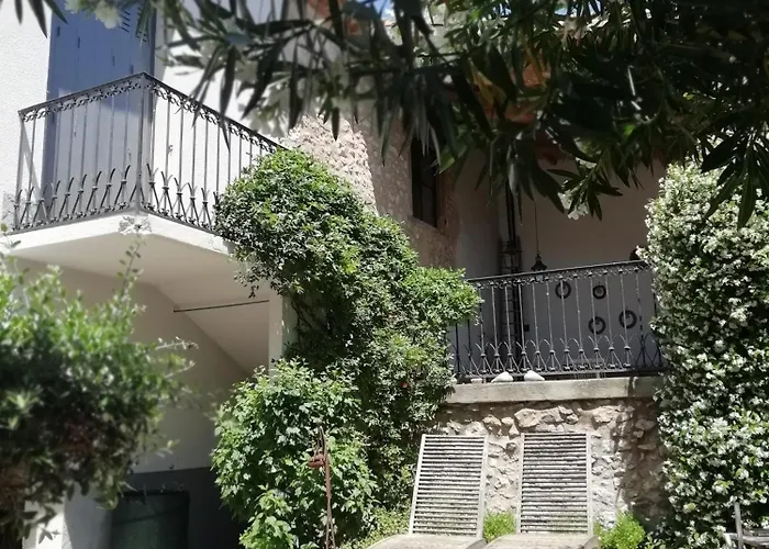 La Maison De La Fontaine Villeneuve-Minervois