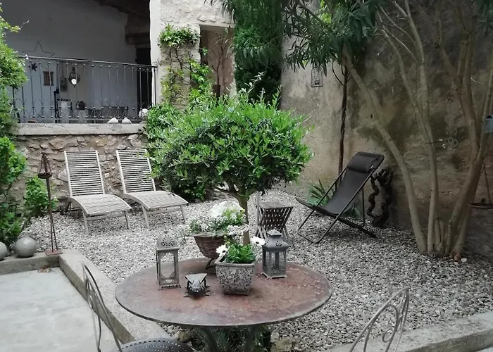 לינה וארוחת בוקר La Maison De La Fontaine